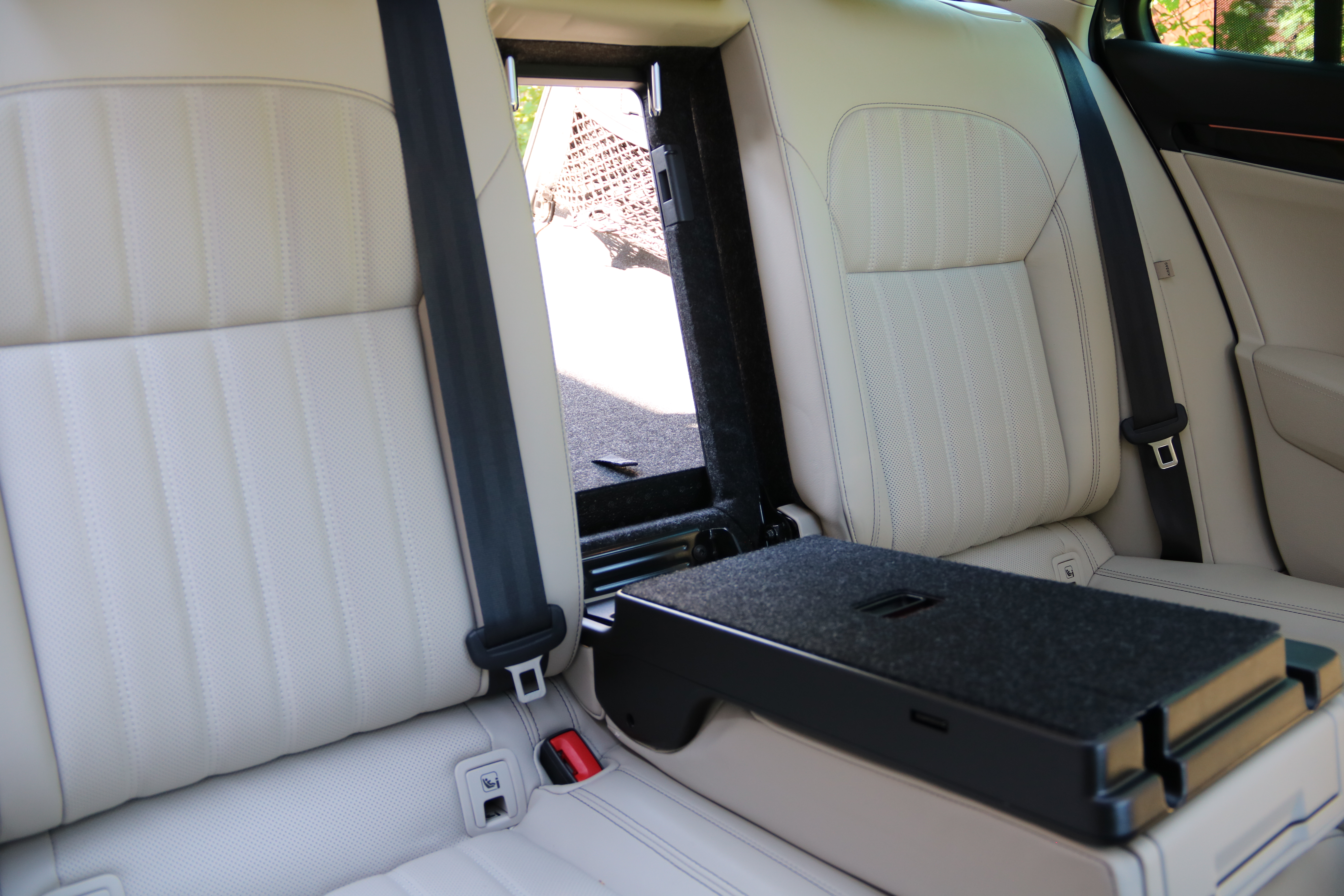 Skoda Superb loading hatch